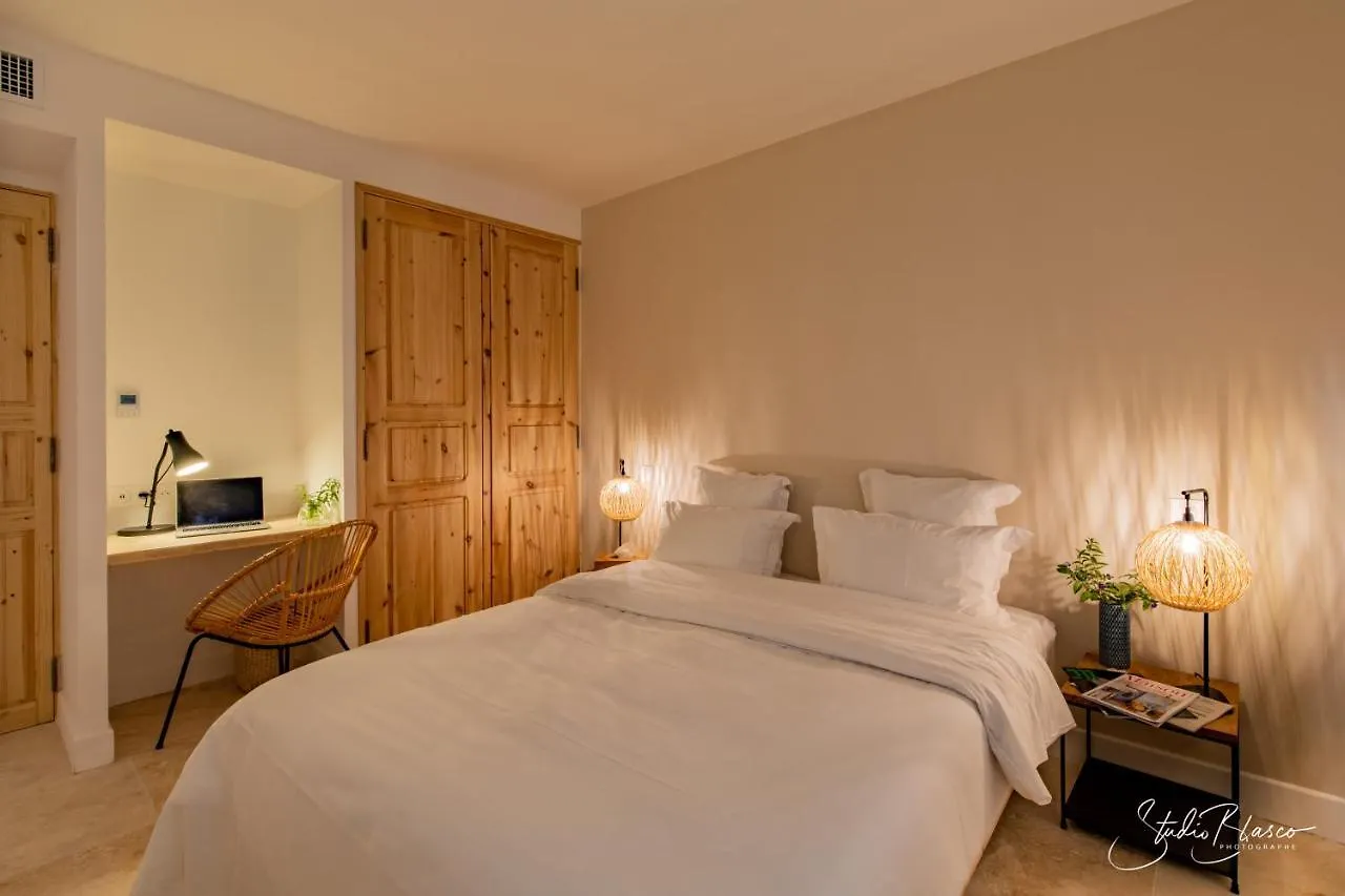 Hotel Moulin De La Roque Althen-des-Paluds 3*,