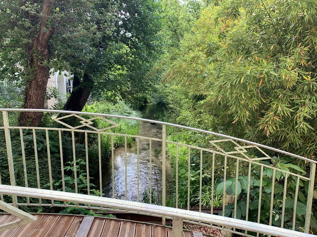 Hotel Moulin De La Roque Althen-des-Paluds 3*,